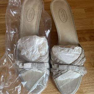 Talbots Women's Nude/Natural Kitten Heel Sandals, size 10👡